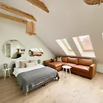 Castle Street Modern I Cohost Wilno