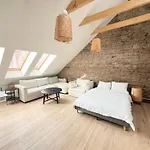 Castle Street Modern I Cohost Apartment *