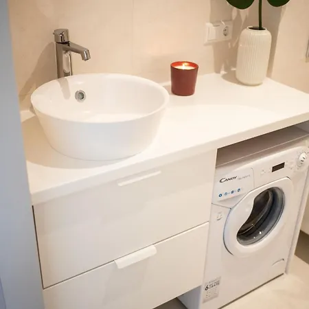 Castle Street Modern I Cohost * Wilno