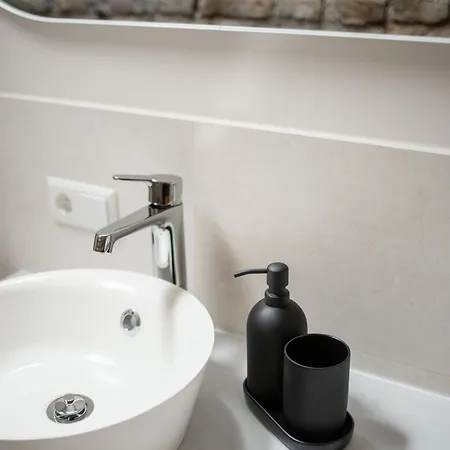 Castle Street Modern I Cohost Vilnius