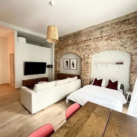 Castle Street Modern I Cohost Apartment