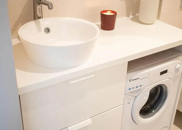 Castle Street Modern I Cohost * Вильнюс