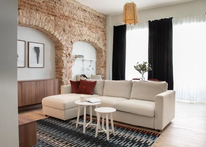 Castle Street Modern I Cohost * Вильнюс