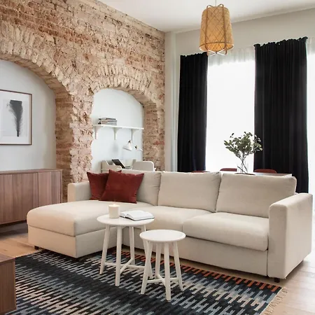 Castle Street Modern I Cohost * וילנה